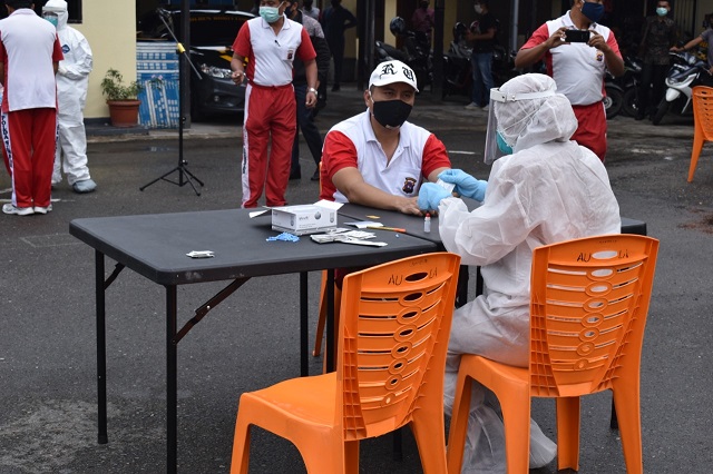 Rapid test Personil Polres Bukittinggi  dilakukan Dinas Kesehatan Kota Bukittingi